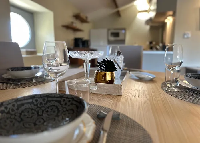 2eme Etage 4 Personnes Dans Chateau Avec Piscine Collective 公寓